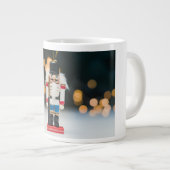 Weihnachts-SlipperyJoe Nutcracker figurine Ornamen Jumbo-Tasse (Vorderseite Rechts)