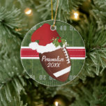 Weihnachts-Sport-Fußball-Feld Weihnachtsmannmütze Keramik Ornament<br><div class="desc">Weihnachtsfußball-Ornament bereit für Sie zu personalisieren. Ein großartiges Urlaubspensum für einen Fußballspieler, Fußballfan, Fußballtrainer oder Fußballfans. ⭐ Dieses Produkt ist zu 100% benutzerdefinierbar. Grafik und / oder Text kann hinzugefügt, gelöscht, verschoben, verändert, verändert werden, rotiert, etc... 99% meiner Designs in meinem Geschäft sind in Schichten gemacht. Damit können Sie die...</div>