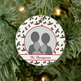 Weihnachts-Stechpalme und Schleifen Benutzerdefini Keramik Ornament