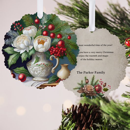 Weihnachts Stillleben mit Peonys, Holly & Pine Ornament Karte