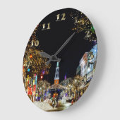Weihnachts-Street-Kirche und Schnee Große Wanduhr (Winkel)