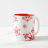 Weihnachts-Tasse mit Schneeflocken in Rot. Zweifarbige Tasse (VorderseiteRechts)