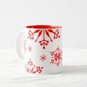 Weihnachts-Tasse mit Schneeflocken in Rot. Zweifarbige Tasse (Vorderseite Links)