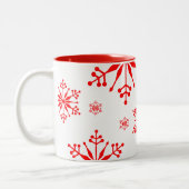 Weihnachts-Tasse mit Schneeflocken in Rot. Zweifarbige Tasse (Links)