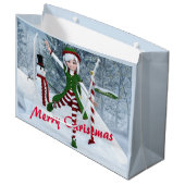 Weihnachts-Toon-Girl im Winterwald Große Geschenktüte (Vorderseite Schrägansicht)