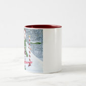 Weihnachts-Toon-Girl im Winterwald Zweifarbige Tasse (Mittel)