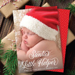 Weihnachts-Weihnachtsjause-Foto Feiertagskarte<br><div class="desc">Diese Weihnachtsfotokarte verfügt über ein vertikales Vollbild-Foto (auch als "Vollblut" bezeichnet) und ein wunderschönes Schriftzeichen in Weiß. Der Gruß auf der Vorderseite lautet "Der kleine Helfer des Weihnachtsmannes". Die Rückseite hat ein koordinierendes rot-weißes Punktmuster. Sie können auch ein anderes Foto und/oder einen zusätzlichen Text auf der Rückseite hinzufügen.</div>