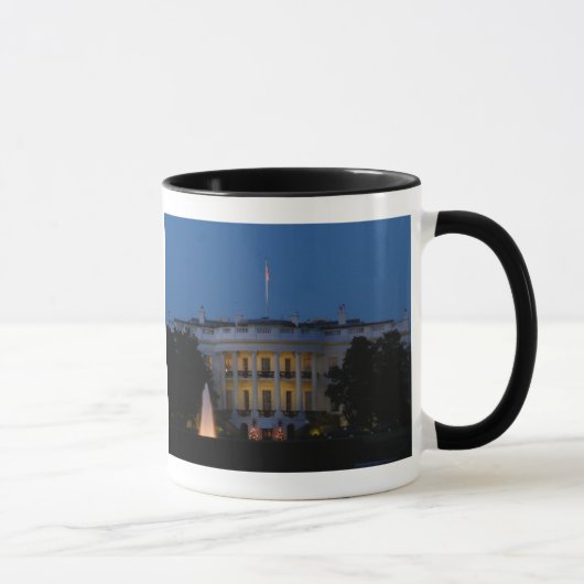 Weihnachts-Weiße Haus am Abend in Washington DC Tasse (Rechts)
