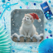 Weihnachts-Weiße Katze Tragen einer Weihnachtsmann Pappteller (Party)