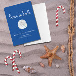 Weihnachts Weltfrieden Beach Sand Dollar Blue Feiertagskarte<br><div class="desc">Die Blue Holiday-Grußkarte des Tropical Beach Weltfrieden mit Sand-Dollar-Design und weißer Typografie. Mit anpassbarer Schrift können Sie Ihren eigenen Text hinzufügen. Eine einfache Möglichkeit,  Liebe und gute Wünsche an Freunde und Familie zu senden.</div>