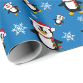 Weihnachts-Winter-Pinguin auf Custom Blue Backgrou Geschenkpapier (Rolleneckpunkt)