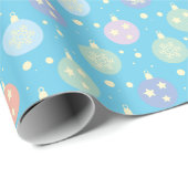 Weihnachts-Wrackpapier mit Weihnachtsbälle Schnee Geschenkpapier (Rolleneckpunkt)