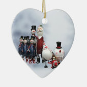 Weihnachts-Zinnchor mit Weihnachtsmann, Schneemann Keramik Ornament (Rechts)