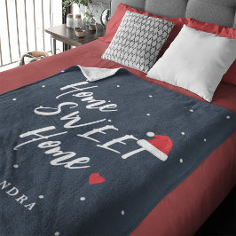 Weihnachts-Zuhause Zuhause Weihnachtsmannmütze ind Fleecedecke