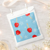 Weihnachtsäpfel mit rotem Bonbon blau Geschenktütchen (Ausgeschnitten)