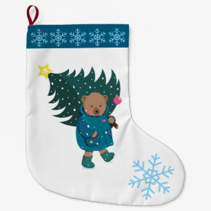 Weihnachtsbaby Bär Weihnachtsbaum Schneeflocken. Großer Weihnachtsstrumpf