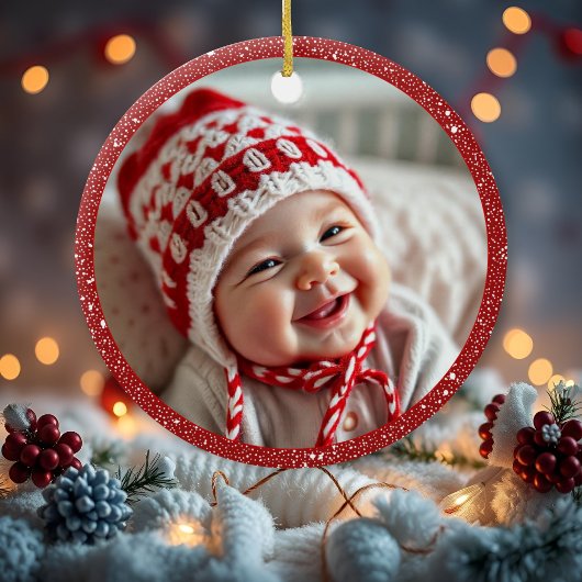 Weihnachtsball mit rotem Bogen und Tannenzweigen Keramik Ornament