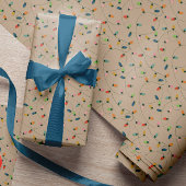 Weihnachtsbällchen auf Kraft Geschenkpapier