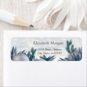 Weihnachtsbälle auf Kiefernbäumen Branchen (Insitu)