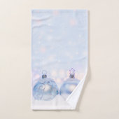 Weihnachtsbälle auf Schnee zum Feiern Badhandtuch Set (Handtuch)