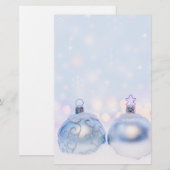 Weihnachtsbälle auf Schnee zum Feiern Briefpapier (Vorne/Hinten)