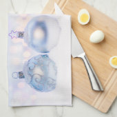 Weihnachtsbälle auf Schnee zum Feiern Geschirrtuch (Viertel Falte)