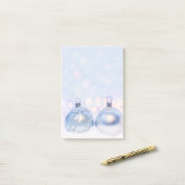 Weihnachtsbälle auf Schnee zum Feiern Post-it Klebezettel (Auf Schreibtisch)