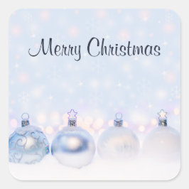 Weihnachtsbälle auf Schnee zum Feiern Quadratischer Aufkleber