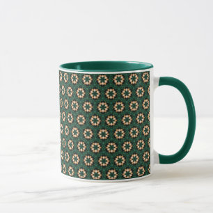 Weihnachtsbälle mit grünem Baum Tasse
