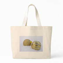 Weihnachtsballes im Schnee