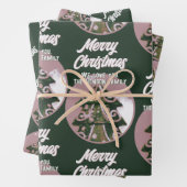 Weihnachtsbaum Artistic Green Pink Merry Script Geschenkpapier Set (Beispiel)