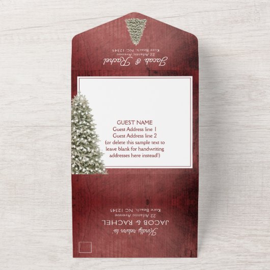 Weihnachtsbaum auf Rotem Holz Rustikale Hochzeit All In One Einladung (Außenbereich)