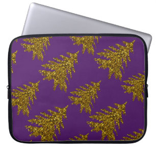 Weihnachtsbaum aus Gold Glitzer im lila Hintergrun Laptopschutzhülle