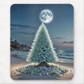 Weihnachtsbaum aus Meerglas am Strand Mousepad (Vorne)