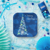 Weihnachtsbaum aus Schneeflocken. Pappteller (Party)