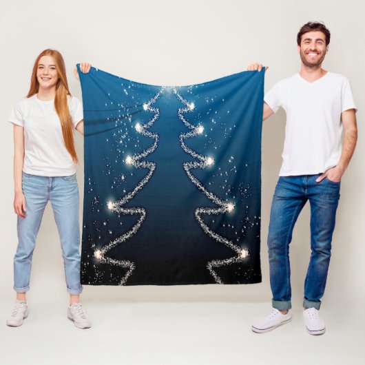 Weihnachtsbaum Blauer Himmel Glänzende Sterne Rust Fleecedecke (Beispiel)
