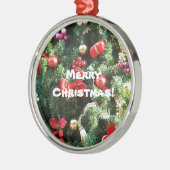 Weihnachtsbaum dekoriert silbernes ornament (Links)
