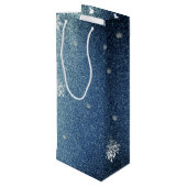 Weihnachtsbaum Glitzer und Schneeflocken | Blau Geschenktüte Für Weinflaschen (Rückseite Schrägansicht)