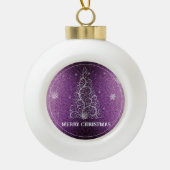 Weihnachtsbaum Glitzer und Schneeflocken | Magenta Keramik Kugel-Ornament (Vorderseite)