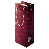 Weihnachtsbaum Glitzer und Schneeflocken | Rot Geschenktüte Für Weinflaschen (Rückseite Schrägansicht)