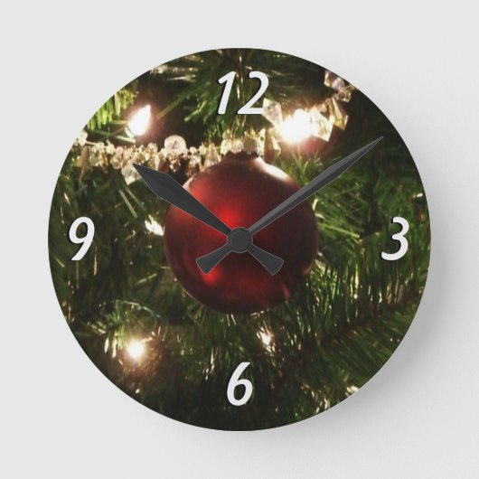 Weihnachtsbaum I Urlaub Hübsch grün und rot Runde Wanduhr (Vorderseite)