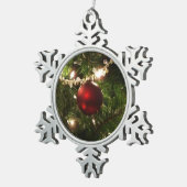 Weihnachtsbaum I Urlaub Hübsch grün und rot Schneeflocken Zinn-Ornament (Rechts)
