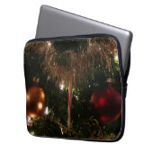 Weihnachtsbaum II Feiertage Rot und Gold Laptopschutzhülle (Vorderseite Links)