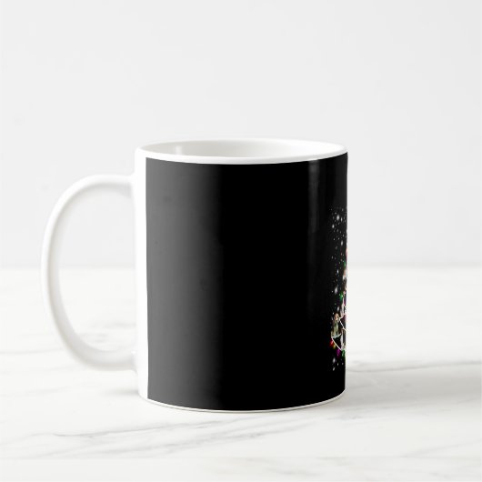 Weihnachtsbaum im Beagle mit leuchtendem Licht bed Kaffeetasse (Links)
