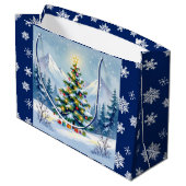 Weihnachtsbaum im Foto der Berge Große Geschenktüte (Rückseite Schrägansicht)