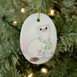 Weihnachtsbaum im Winter Keramik Ornament<br><div class="desc">Dieses Weasel feiert die Saison, indem es Dankbarkeit für die einfachen Lebensfreude ausdrückt - einen gemütlichen Handschal und neue Fäustlinge, die sich in der Hand befinden. Bringen Sie Ihrem Baum etwas Wärme und Waldcharme mit diesem wunderbar illustrierten Ornament. Wenn Ihnen dieses Ornament gefällt, Karo aus meinem Zazzle-Shop für mehr meiner...</div>