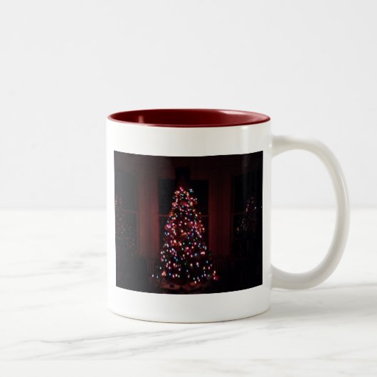 Weihnachtsbaum in Fensterbild Zweifarbige Tasse (Rechts)