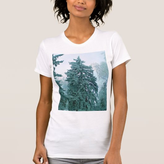 Weihnachtsbaum mit Schnee T-Shirt (Vorderseite)