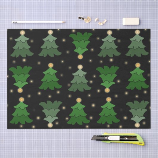 Weihnachtsbaum mit Sternen auf schwarz Seidenpapier (Handwerk)