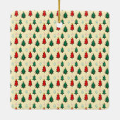 Weihnachtsbaum mit sternenüberragenden nahtlosen M Keramikornament (Rückseite)